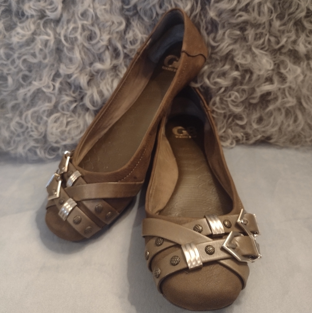 Gianni Bini olive flats